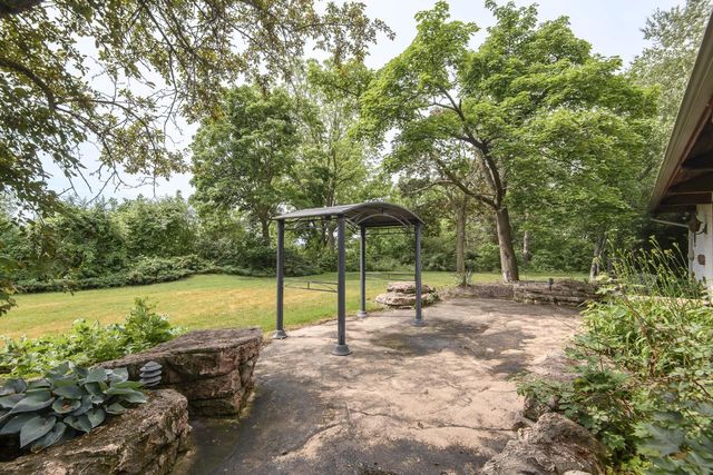W215N5353 Ada COURT, Menomonee Falls, WI 53051