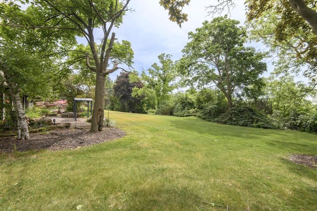 W215N5353 Ada COURT, Menomonee Falls, WI 53051