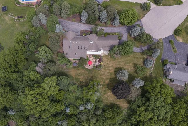 W215N5353 Ada COURT, Menomonee Falls, WI 53051