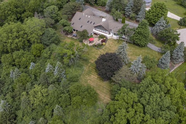 W215N5353 Ada COURT, Menomonee Falls, WI 53051