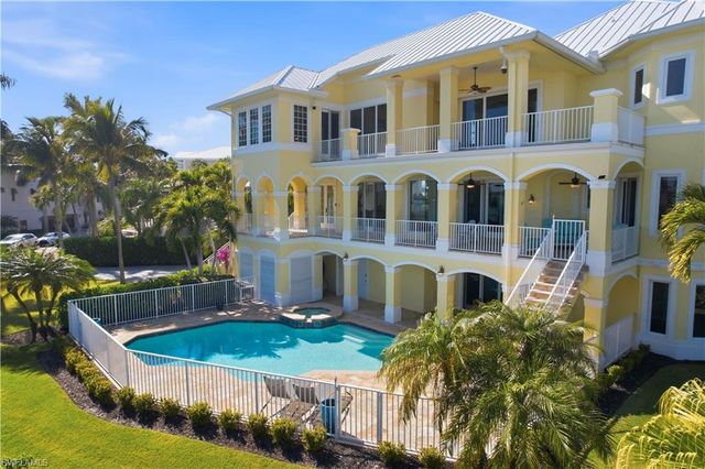 195 San Mateo DR, Bonita Springs, FL 34134