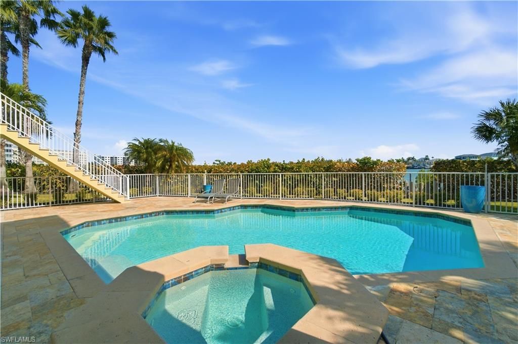195 San Mateo DR, BONITA SPRINGS, FL 34134 — photo 2