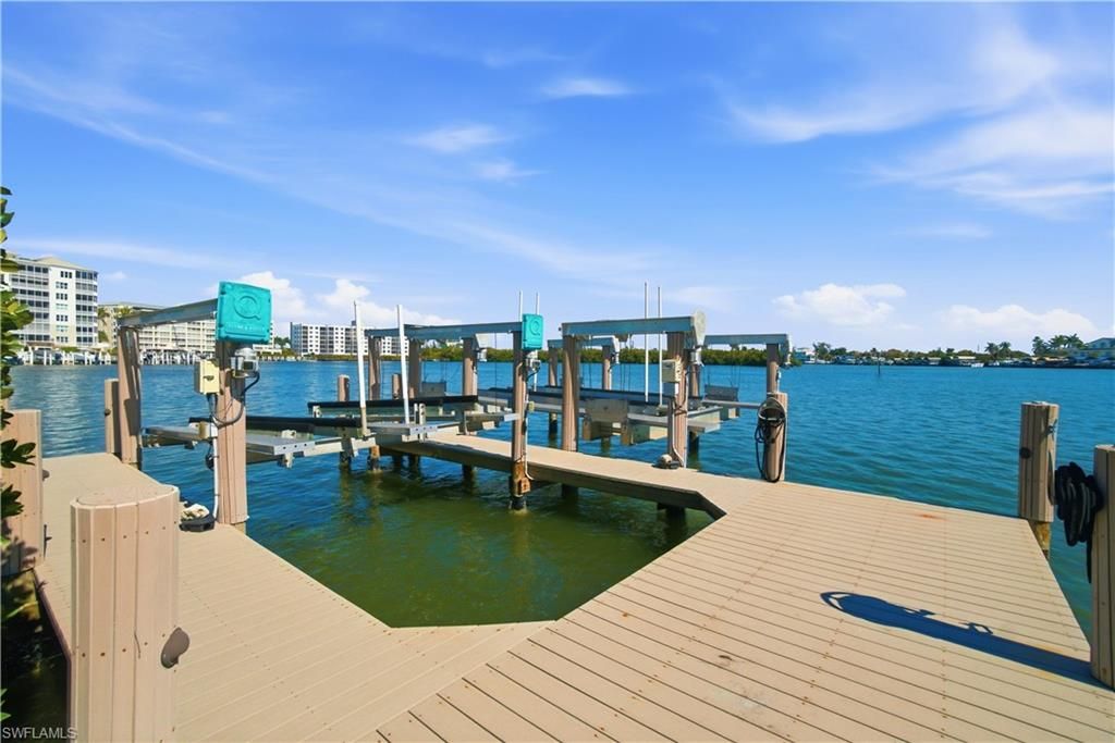 195 San Mateo DR, BONITA SPRINGS, FL 34134 — photo 3