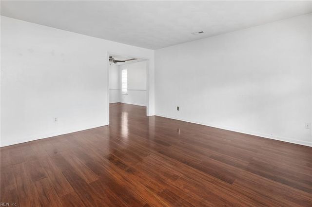 5 Frankie P Engel ST, Hampton, VA 23666