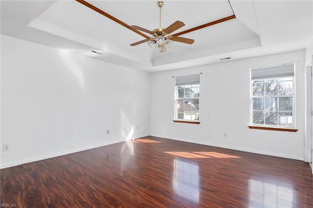 5 Frankie P Engel ST, Hampton, VA 23666