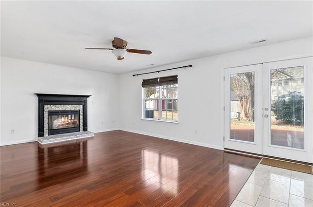 5 Frankie P Engel ST, Hampton, VA 23666