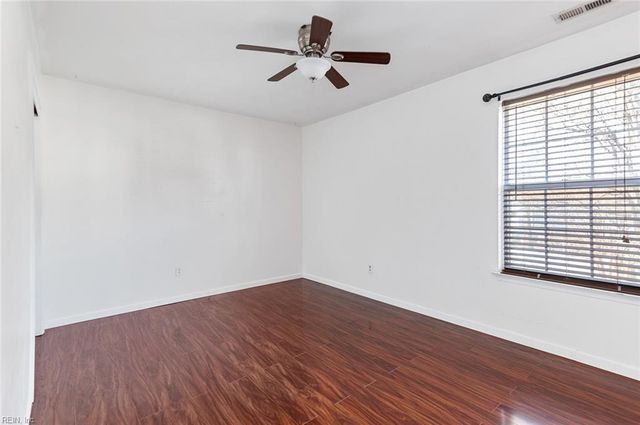 5 Frankie P Engel ST, Hampton, VA 23666