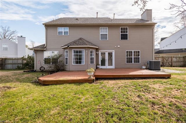 5 Frankie P Engel ST, Hampton, VA 23666