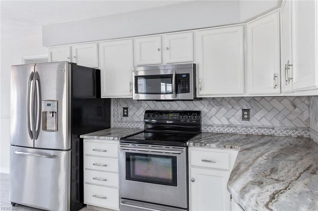 5 Frankie P Engel ST, Hampton, VA 23666