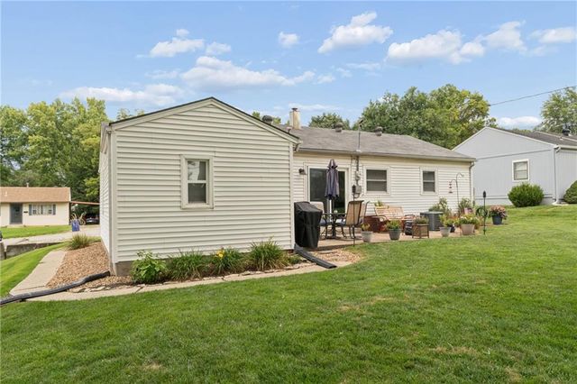 2403 59th Street, Gladstone, MO 64118