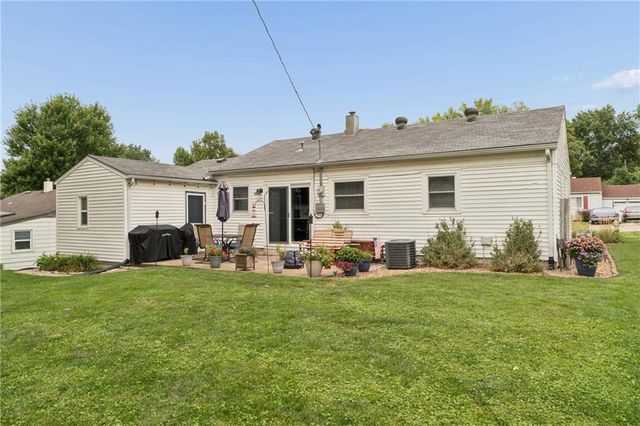 2403 59th Street, Gladstone, MO 64118