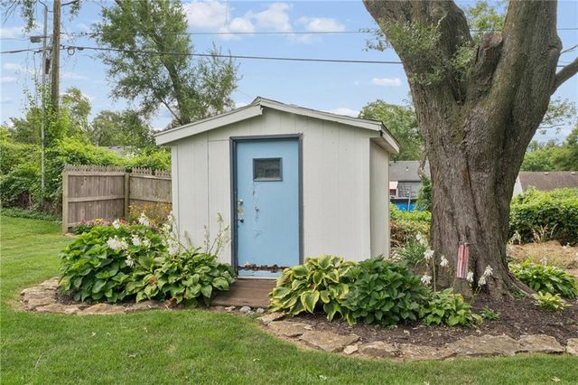 2403 59th Street, Gladstone, MO 64118