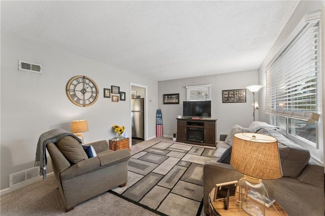 2403 59th Street, Gladstone, MO 64118