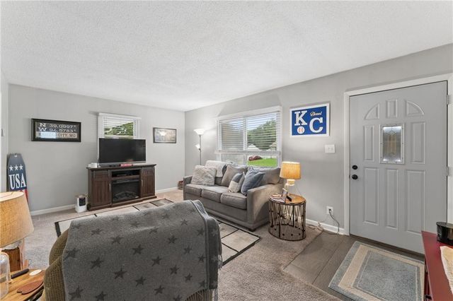 2403 59th Street, Gladstone, MO 64118