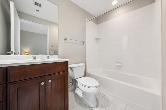 600 N Lake Shore Drive 2011, Chicago, IL 60611