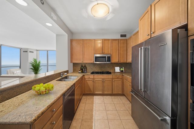 600 N Lake Shore Drive 2011, Chicago, IL 60611