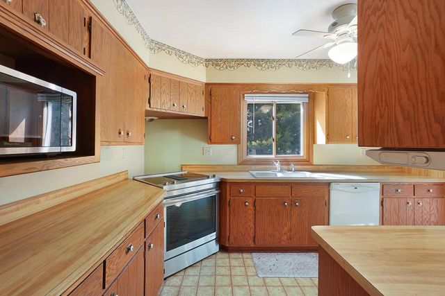 5786 River ROAD, West Bend, WI 53095