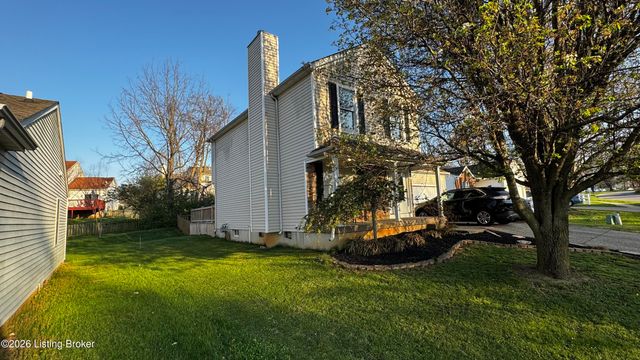 9921 River Trail Dr, Louisville, KY 40229