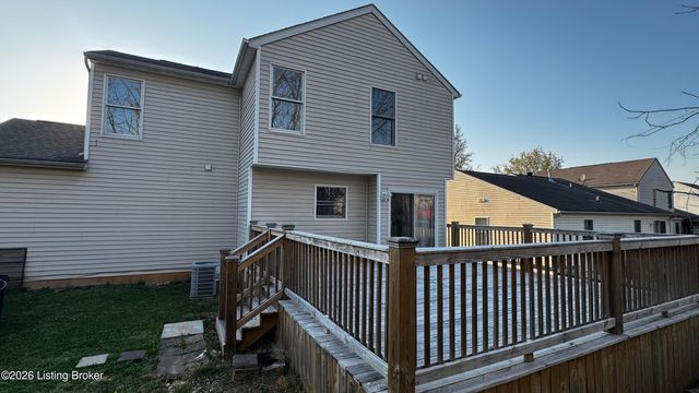 9921 River Trail Dr, Louisville, KY 40229