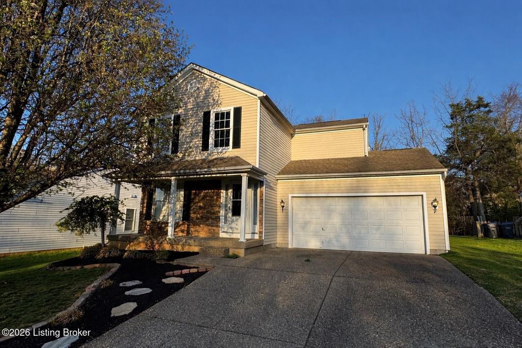 9921 River Trail Dr, Louisville, KY 40229