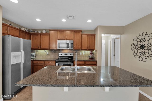 915 W DESERT SEASONS Drive, San Tan Valley, AZ 85143