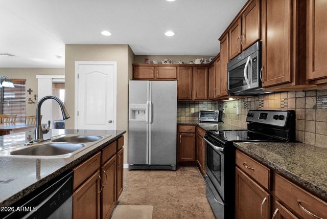 915 W DESERT SEASONS Drive, San Tan Valley, AZ 85143