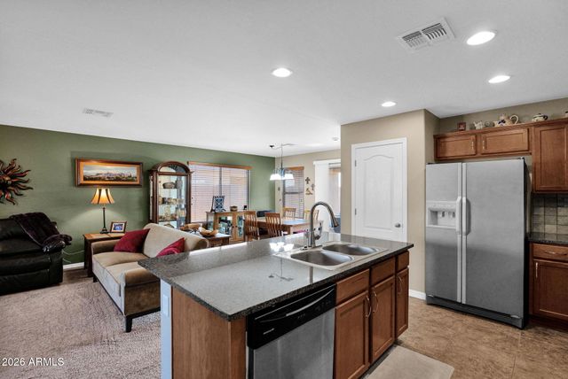 915 W DESERT SEASONS Drive, San Tan Valley, AZ 85143