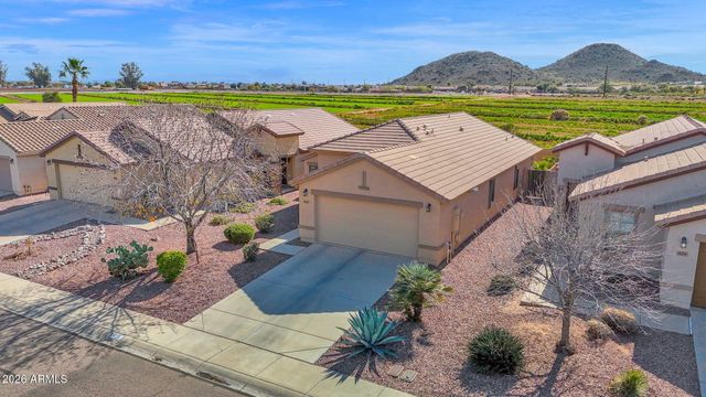 915 W DESERT SEASONS Drive, San Tan Valley, AZ 85143