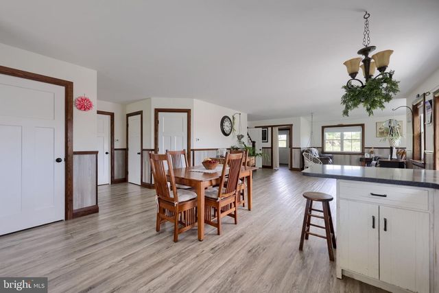 212 CEDAR DR, Leola, PA 17540