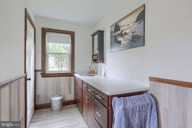 212 CEDAR DR, Leola, PA 17540