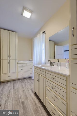 212 CEDAR DR, Leola, PA 17540