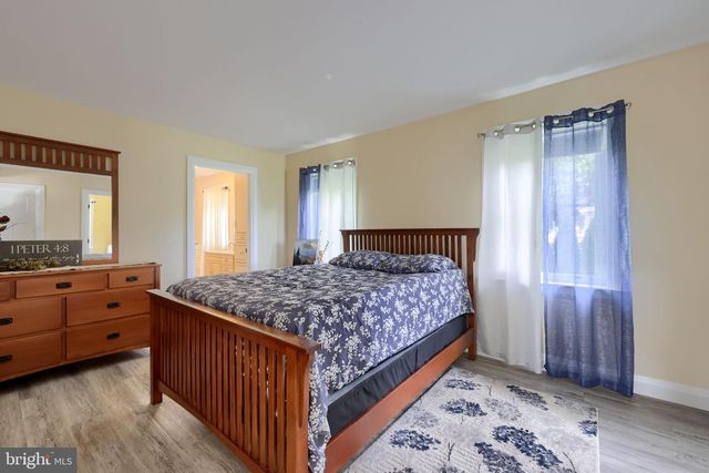 212 CEDAR DR, Leola, PA 17540
