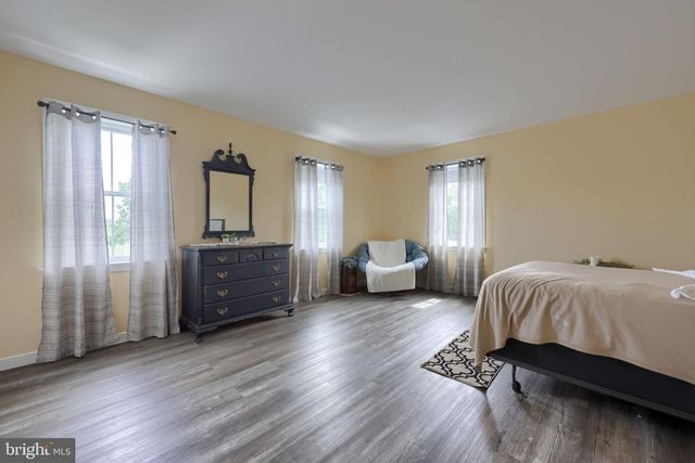 212 CEDAR DR, Leola, PA 17540