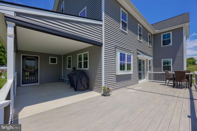 212 CEDAR DR, Leola, PA 17540