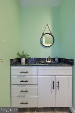 212 CEDAR DR, Leola, PA 17540