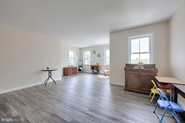 212 CEDAR DR, Leola, PA 17540