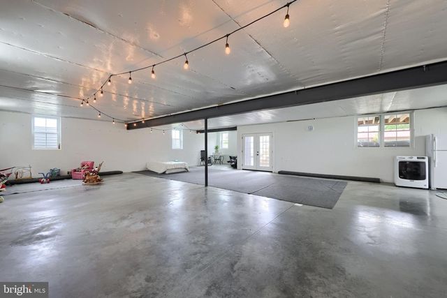212 CEDAR DR, Leola, PA 17540