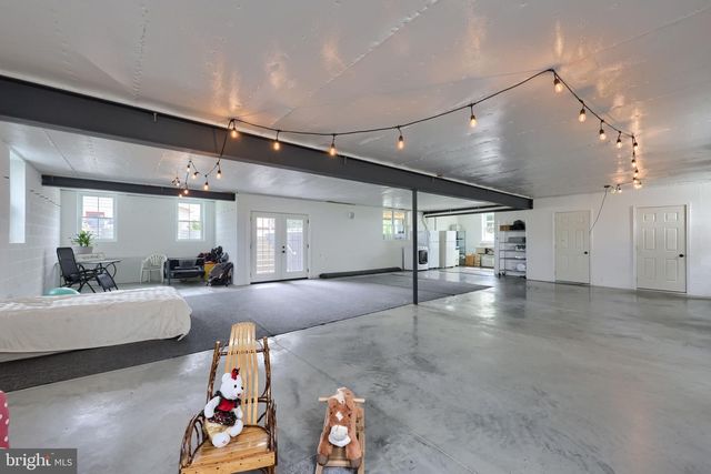 212 CEDAR DR, Leola, PA 17540