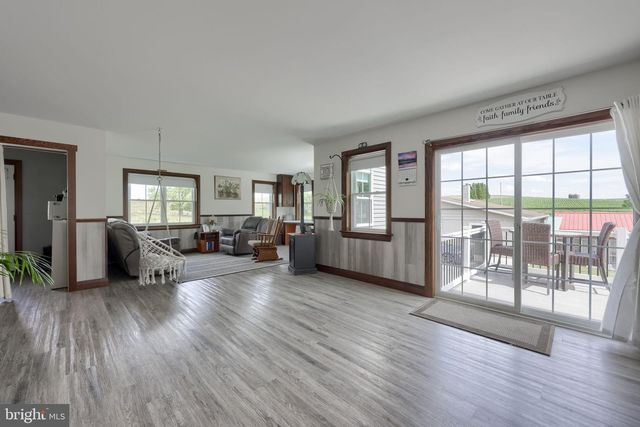 212 CEDAR DR, Leola, PA 17540