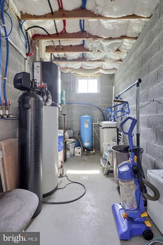 212 CEDAR DR, Leola, PA 17540