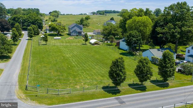 212 CEDAR DR, Leola, PA 17540