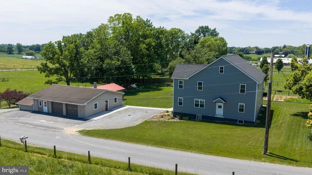 212 CEDAR DR, Leola, PA 17540
