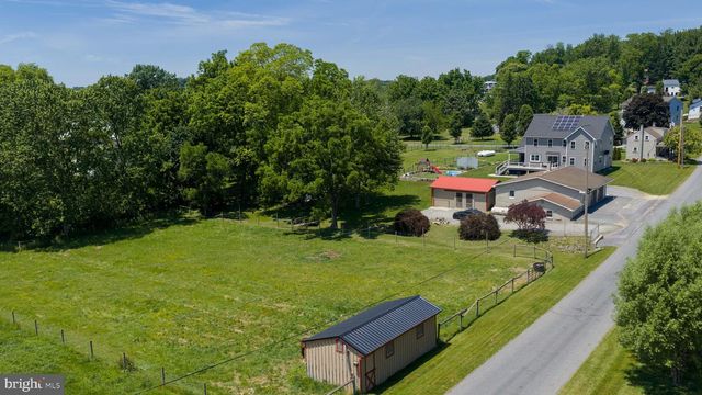 212 CEDAR DR, Leola, PA 17540