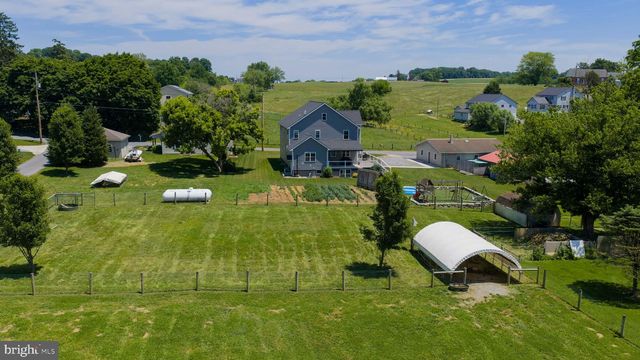 212 CEDAR DR, Leola, PA 17540