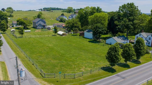 212 CEDAR DR, Leola, PA 17540