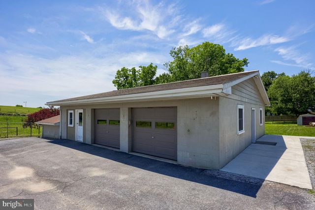212 CEDAR DR, Leola, PA 17540