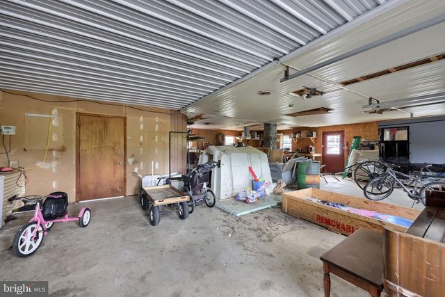 212 CEDAR DR, Leola, PA 17540