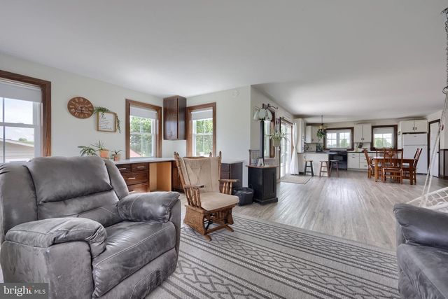 212 CEDAR DR, Leola, PA 17540