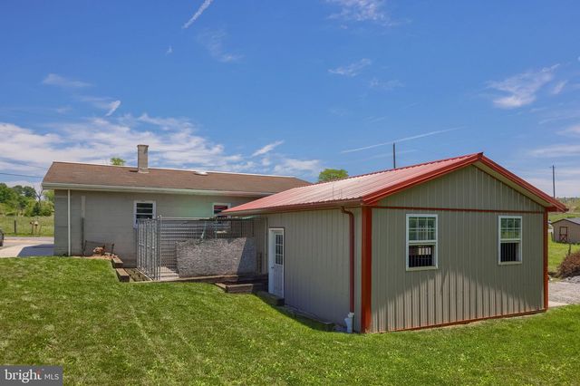 212 CEDAR DR, Leola, PA 17540