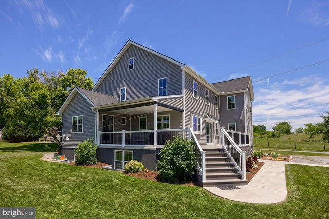 212 CEDAR DR, Leola, PA 17540